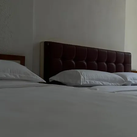 Giulio Hotel Golem (Tirana)