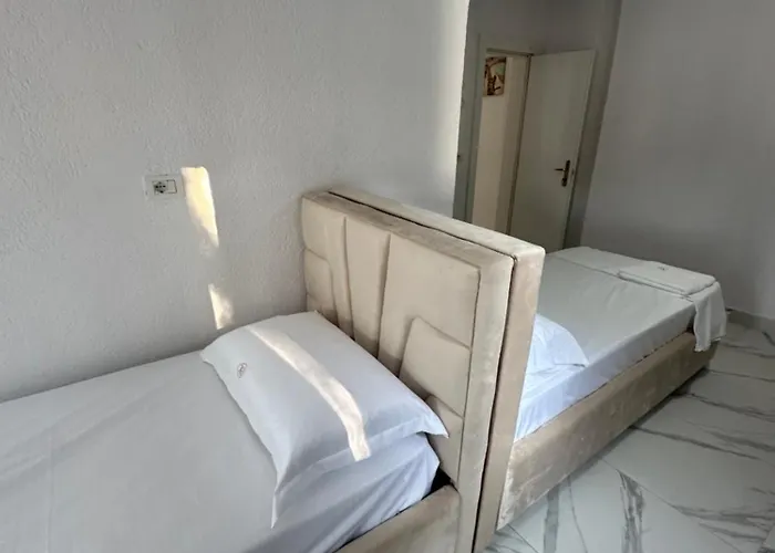 Giulio 3* Golem (Tirana)