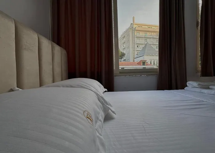 Hotel Giulio Golem (Tirana)