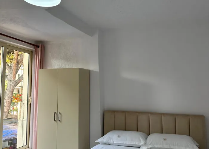 Giulio 3* Golem (Tirana)