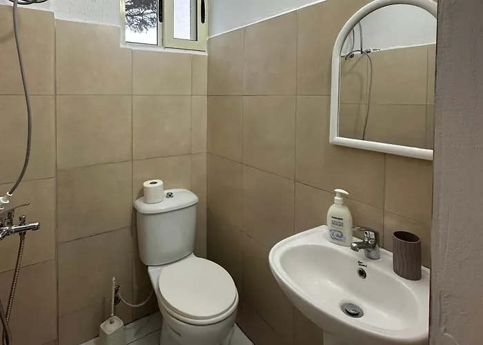 Giulio 3* Golem (Tirana)